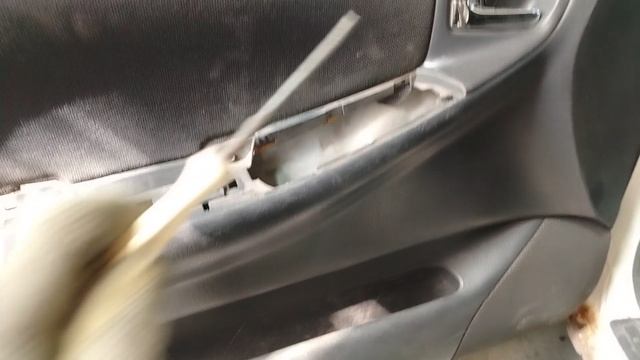 Как снять обшивку передних дверей Toyota Fielder 👍