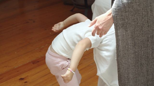 8942714-uhd_3840_2160_25fps
