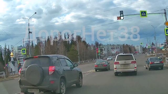 #пдд проскакал по городу олень🤦♂️, не внимательный или тупо не понимает светофора?  Усть-Илимск