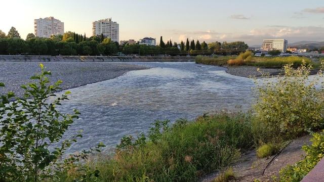Вид сверху на реку Мзымту.