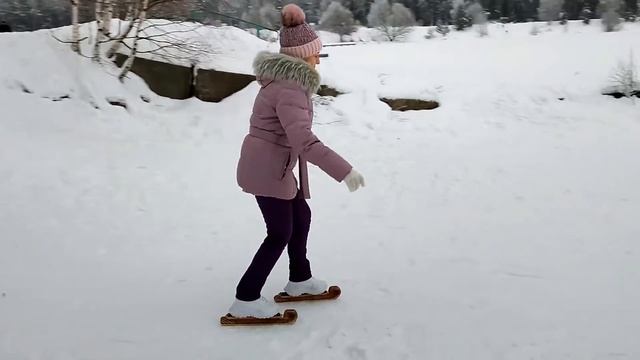 Снеговые коньки, забава детства