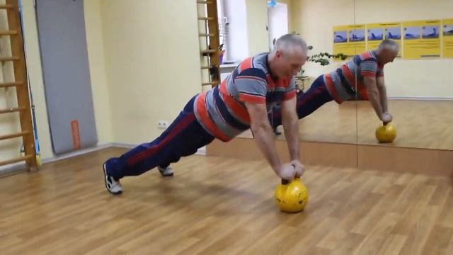 Простые упражнения с гирей на все группы мышц