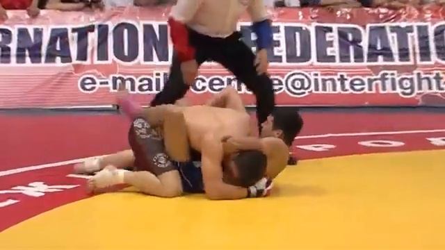 Чоршанбе Чоршанбиев 2015года Кубка Мира по FCF-MMA чемпион