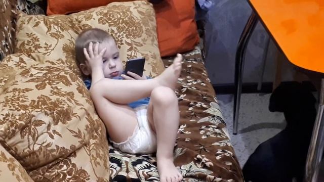 Игорь Крутой 😎 ну просто крутой 😅😂 Ногу на ногу и в ?