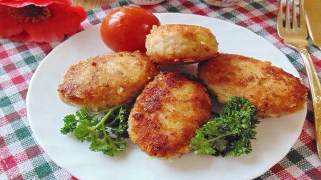 Мясные зразы с морковью луком