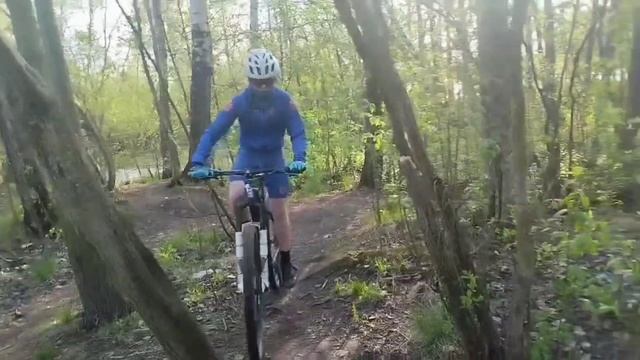 Заскочила в садик посмотреть красоту и пошла прогулятся. 🌷🌷🌷