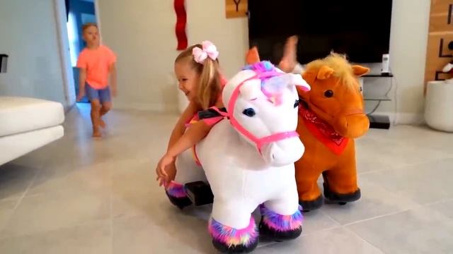 Диана и Рома - Диана и Рома на русском - истории про игрушки Лошадки!