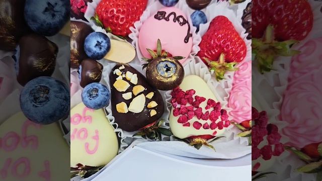 Клубника с бананами в шоколаде в сердце арт. 34223 в Хабаровске