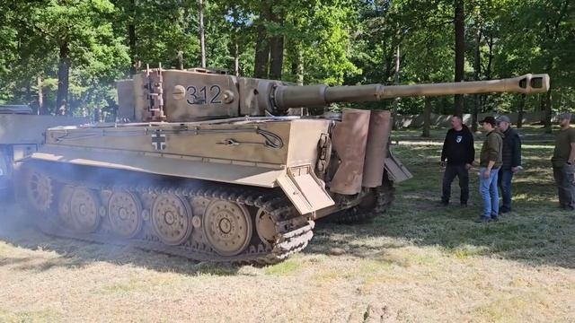 Перемещение неходового Tiger на площадку Militracks 2025