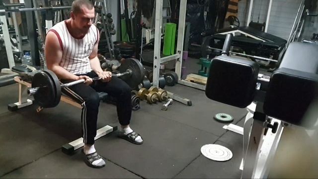 Поднятие штанги сидя. 50кг на 4