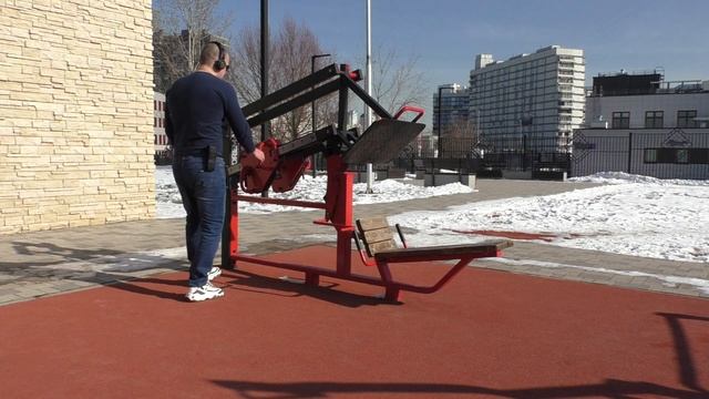 Попробовал качать плечи одной рукой - Уличные тренаже?