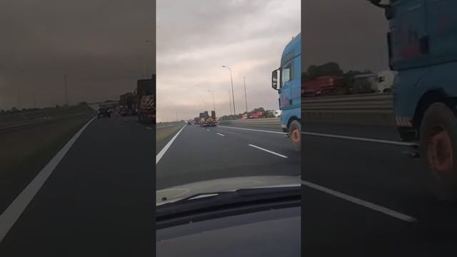 Кадры одной из колон  техники и грузов НАТО, которая двигается на Украину.  Стоит отметить, что ...