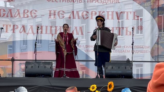 ПО НАД ДОНОМ ЗАРЯ ЗАНЯЛАСЯ - ЛАЗУРИЦА