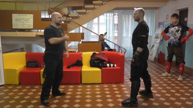 Применение подручного оружия и секторной защиты S.P.A.S.