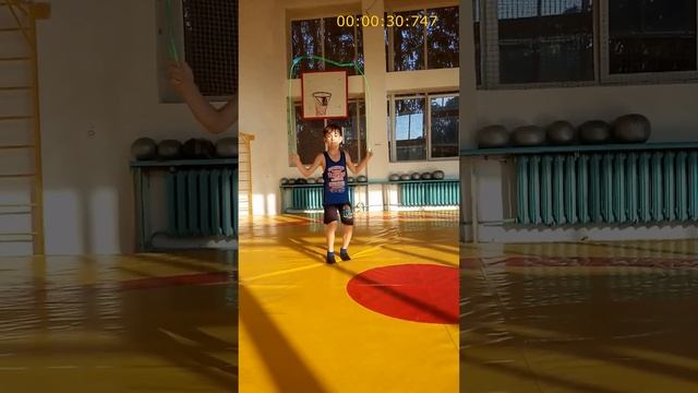 На скакалке 100 раз за минуту? Легко!))