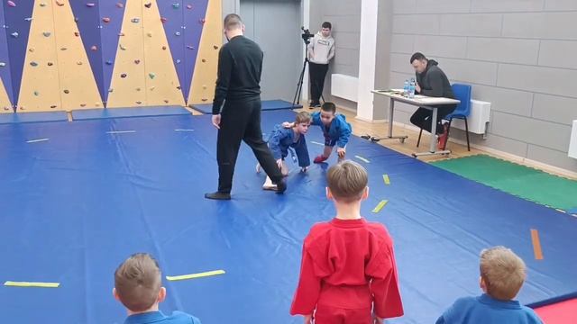 Мой первый раз, тут мне 6 лет, победа 🥇 своей весовой к?