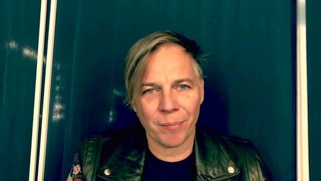 Илья Логутенко поздравляет