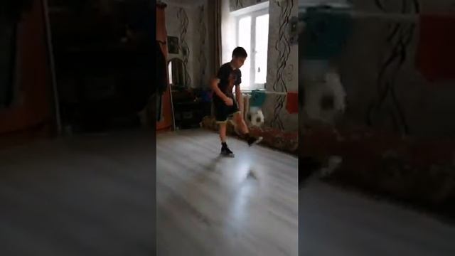 Набиваю мяч, пытаюсь побить рекорд!