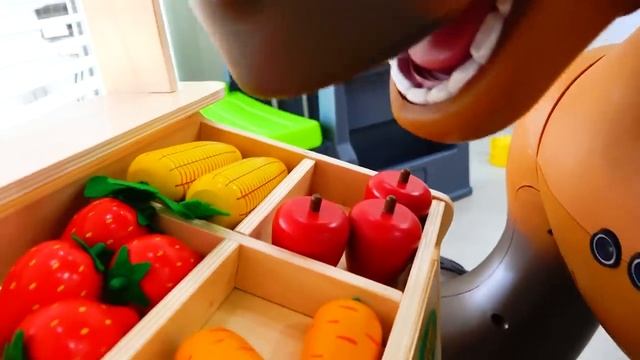 Влад и Никита - Влад и Никита катаются на игрушечной лошадке и помогают принцессе