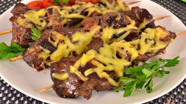 Шашлычки из свиной печени в духовке