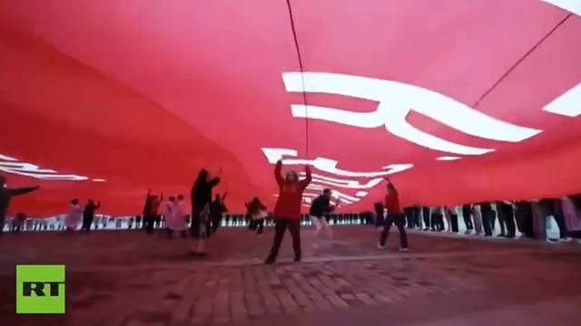 В Москве открыли САМОЕ БОЛЬШОЕ в мире Знамя Победы
