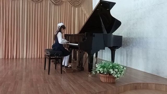 Симоненко София, Моцарт В. А. Менуэт, F- dur. Преп. Андреева Т. М.