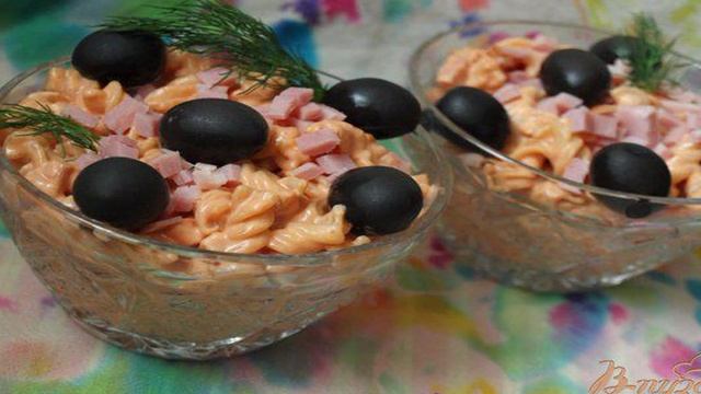 Макаронный салат с ветчиной