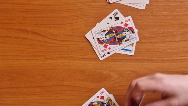 Два интересных фокуса с картами которыми можно удивить друзей.