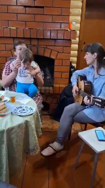 У нас с Мирой новая любовь - песни под гитару 😁