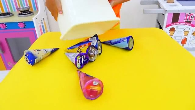 Влад и Никита - Никита продает мороженое