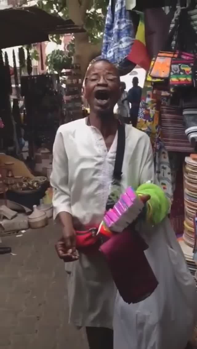 Отличный певец!