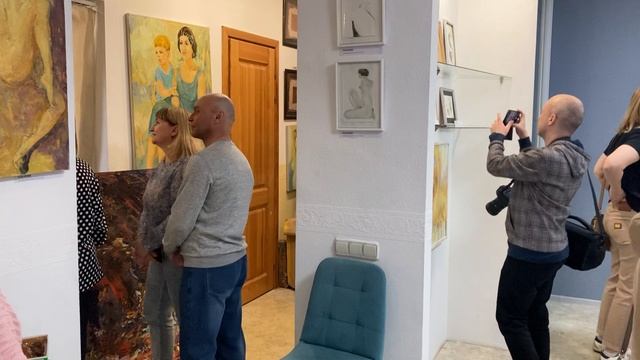 Персональная выставка «ДЕРЖИ МЕНЯ ЗА РУКУ» художника Лидии Заремба в POLINA ZAREMBA ART GALLERY