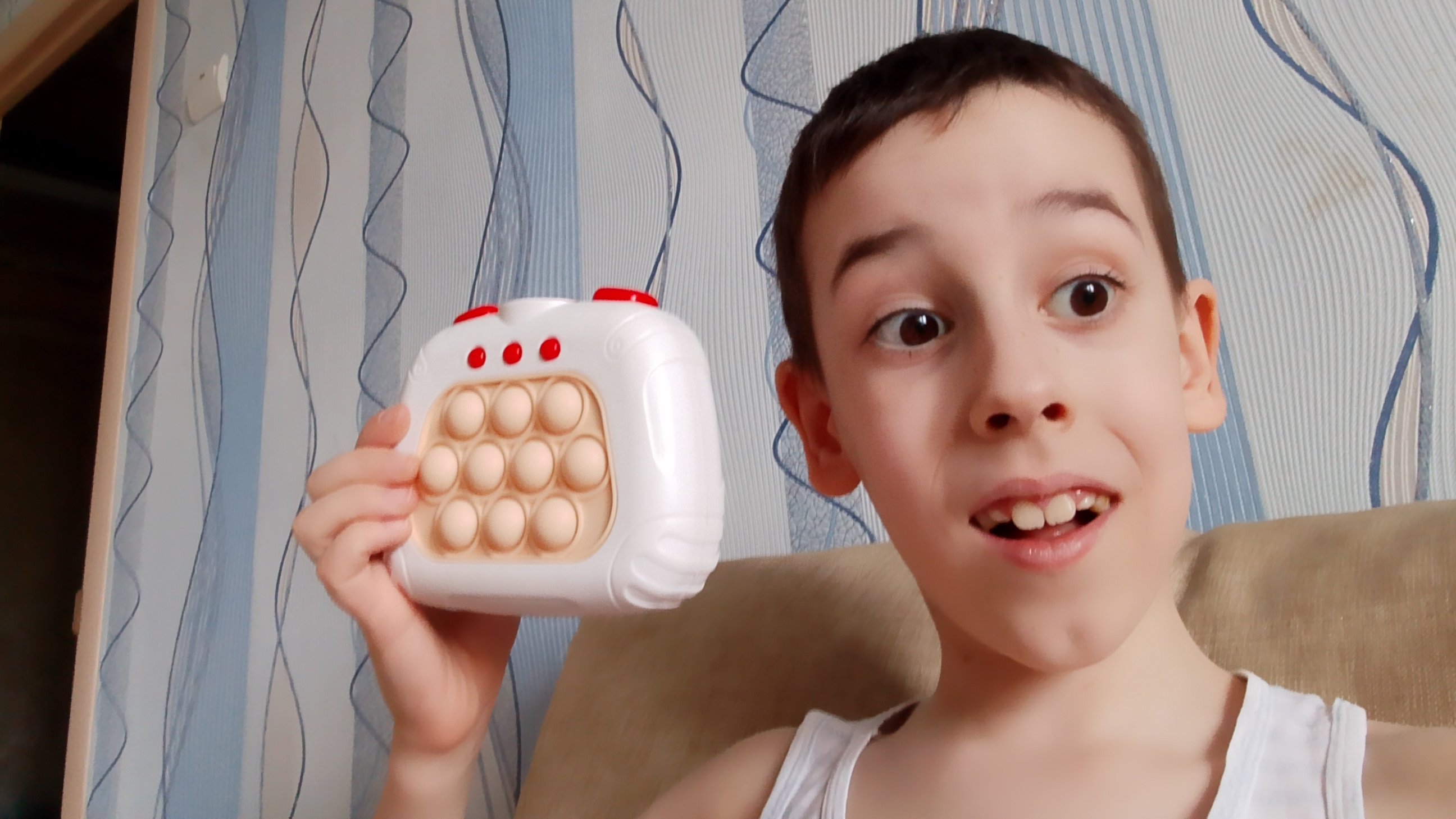Играю В Электронный Поп ит!