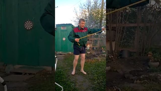 Папа прыгает на скакалке