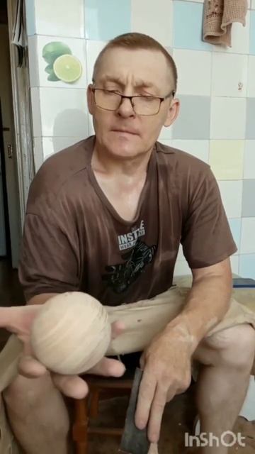 Polishing the wooden ball. Honey locust wood. Сделал шар из гледичии. #woodworking #woodcarving