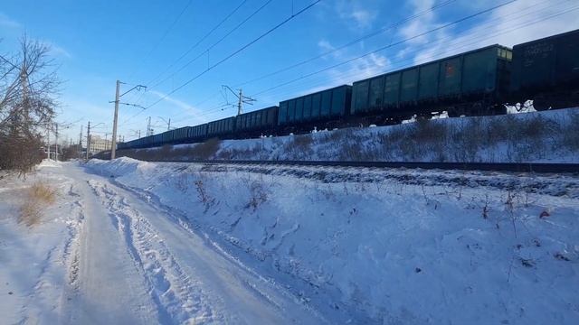2эс6-047 с грузовым поездом и (свисток+тифон)