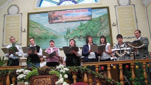 Через берег золотой …