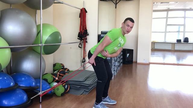 18. Сгибание руки молотковым хватом стоя в наклоне