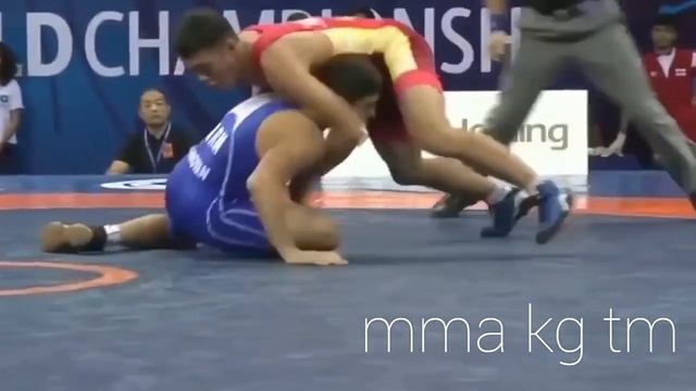 Акжол Махмудов „биография“