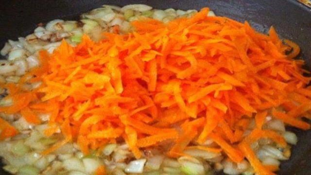 Тушеная капуста с грибами