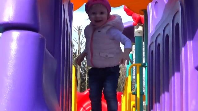Лайк Настя (Like Nastya) - ВЛОГ  Настя в парке возле дома