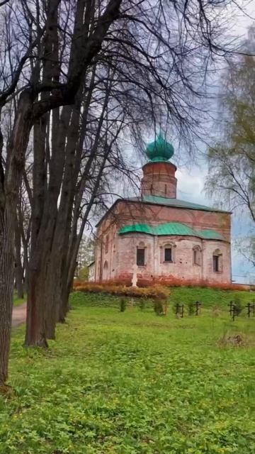 Весна в Ростовском Борисоглебском монастыре🌸 Архитектурный ансамбль был возведен в XVI-XVII веках