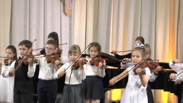Вишкауцен, Скакалка - ансамбль скрипачей младших клас?