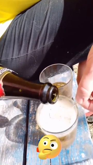 Чтобы шампанское
не убежало.