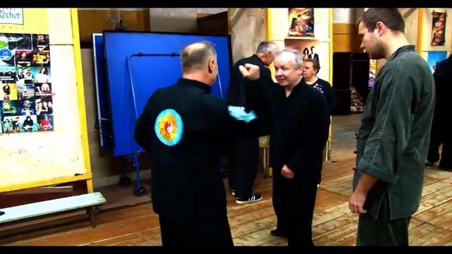 Ушу Золотой цветок прием против Ножа 1