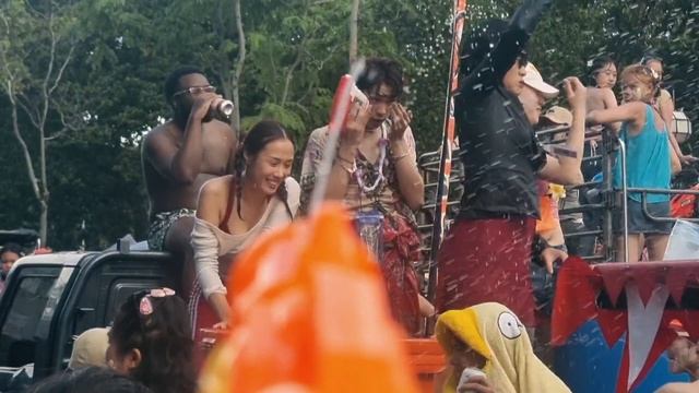 Тайский новый год . Чиангмай . Сонгкран 2568 .часть 4