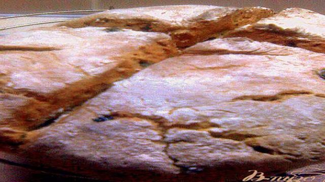 Ржаной хлеб на соде с семечками, изюмом и фисташками