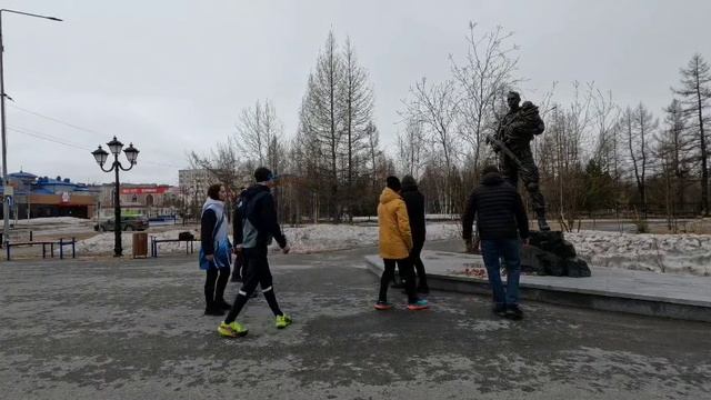 17.05.25 г. 5 вёрст, г. Надым, возложение цветов.mp4