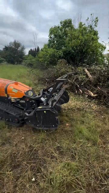 Минимульчер MSSK90 OSMA на минипогрузчике ENERGREEN-ROBO с радиоуправлением
