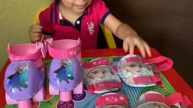 SOPHIA TIENE NUEVOS PATINES У Софии появились новые коньки